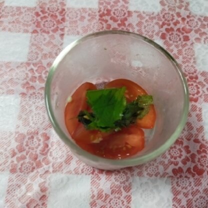 ぱせりちゃん(*ΦωΦ)トマトの旬で彩も良くなって美味しかったです(ﾉ*°▽°)ﾉ前にトマトフローズンも良かったですねฅ゛